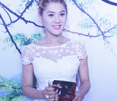 Lâm Chi Khanh rạng rỡ tái xuất sau chia tay người tình